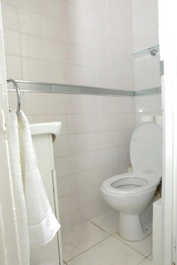 Apartment Entire 3 Bedroom, 2 Baths, 2 Toilets, Sleeps 10 Welling United Kingdom