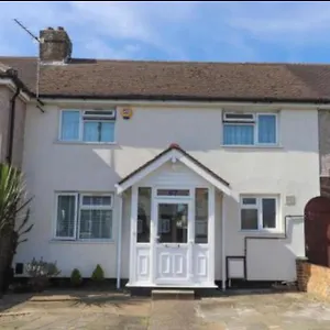 With Free Parking - Close To Heathrow West Drayton (Middlesex)