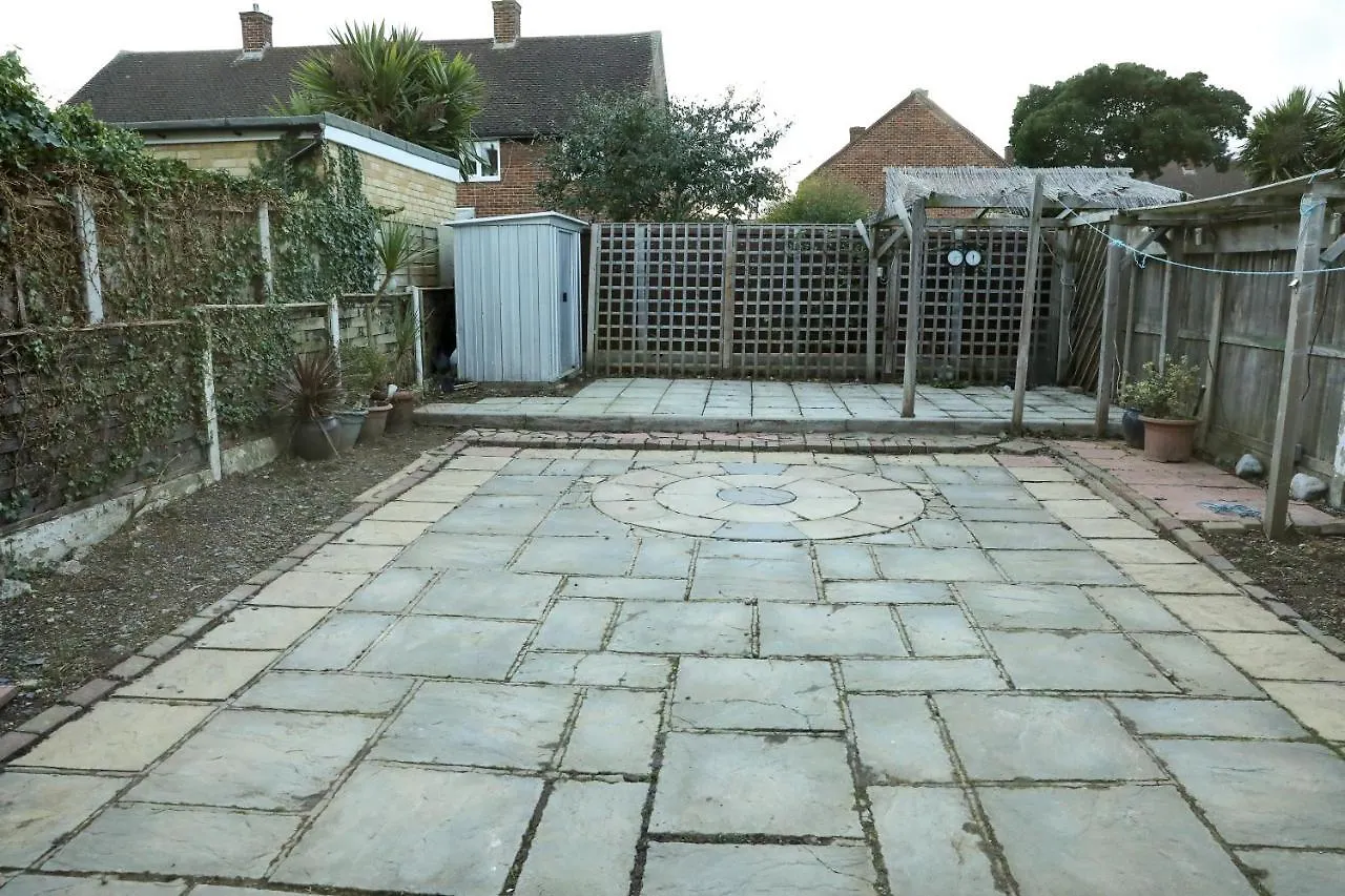 Apartament Entire 3 Bedroom, 2 Baths, 2 Toilets, Sleeps 10 Welling