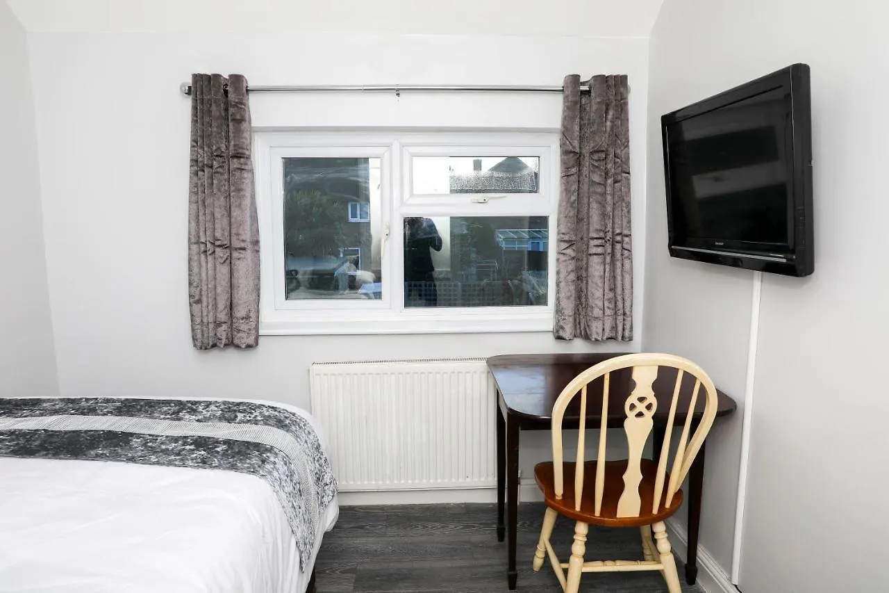 Apartament Entire 3 Bedroom, 2 Baths, 2 Toilets, Sleeps 10 Welling