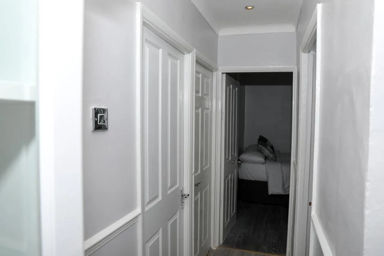 Entire 3 Bedroom, 2 Baths, 2 Toilets, Sleeps 10 Welling 0*,  Wielka Brytania